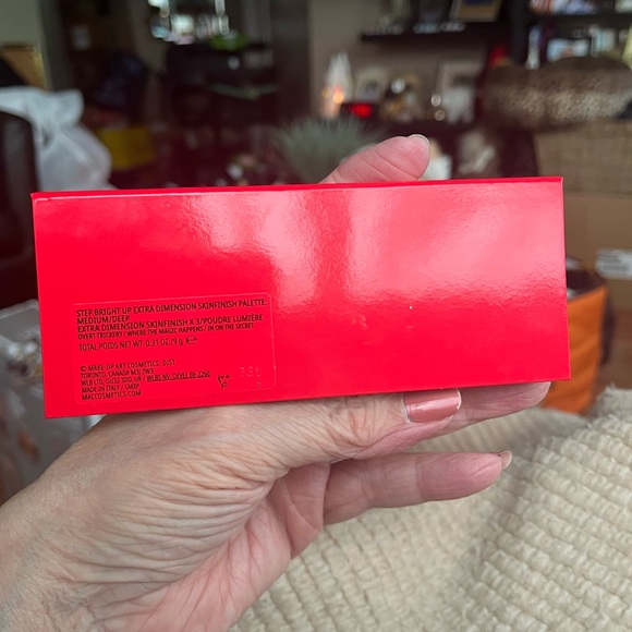 MAC Step Bright Up Extra Dimension Skinfinish Trio Palette in Shade Medium Deep - Picture 3 of 3